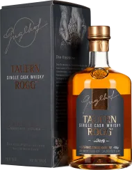 Eine elegante Flasche Destillat mit goldener Flüssigkeit, daneben eine dunkelblaue Verpackung mit silbernen und kupferfarbenen Details sowie einem Bild von Händen, die Getreide halten.