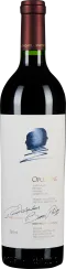 Dunkle Weinflasche mit rotem Metallverschluss. Das Etikett zeigt ein blaues, skizzenhaftes Profilbild und schwarze Schrift auf weißem Hintergrund.