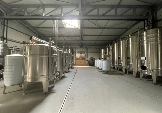Vincent Cuillier Weinkeller Stahltanks