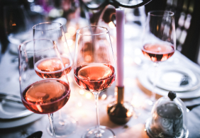 glaeser mit rosewein
