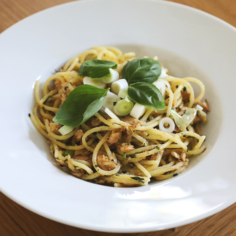 Spaghetti Mit Thunfisch Schnittlauch Sauce — Rezepte Suchen